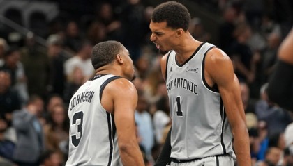 mk体育-你怎么破？文班对位阿门改变战局 火箭末节崩盘不是偶然而是必然