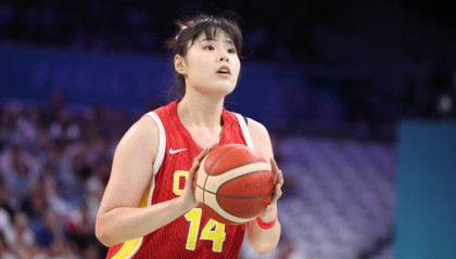 mk体育-中国女篮81-68！李月汝戴护膝原因曝光，媒体人：韩旭作用比她大