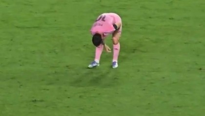 伤势未痊愈？迈阿密跟队晒视频：梅西比赛中多次按压自己的右腿